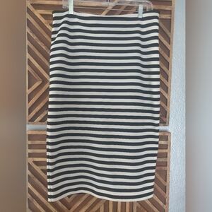 EXPRESS BLACK & WHITE SKIRT SIZE 12 Spandex